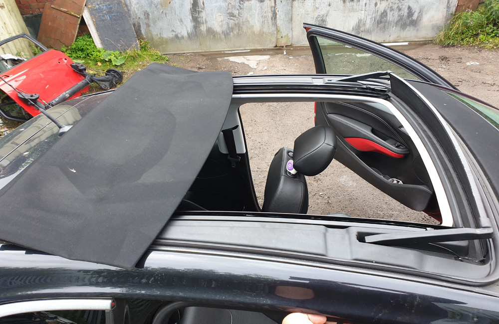 Vauxhall Adam Rocks Air Convertible Roof